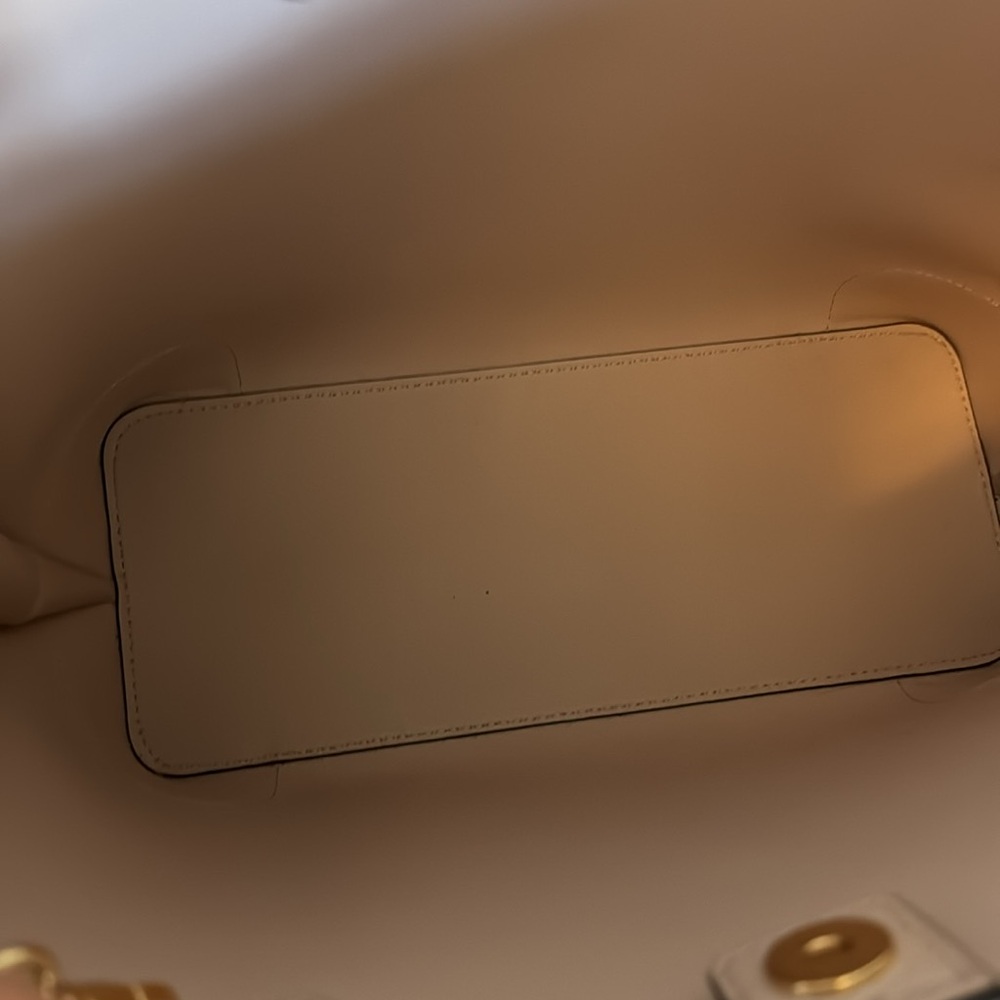 Brand Michael Kors
Edith Large Saffiano Leather Tote Bag - Picture 13 of 14